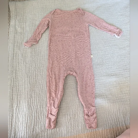 Gunamuna Convertible Pajamas, Dainty, 6-9mo - Picture 2 of 6